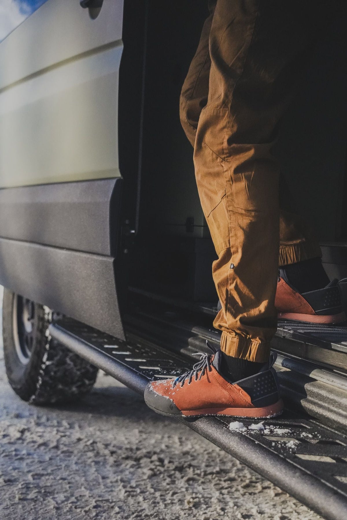 APEX - Side Steps - 144 - Regular - Shorter Driver Side - Aluminum