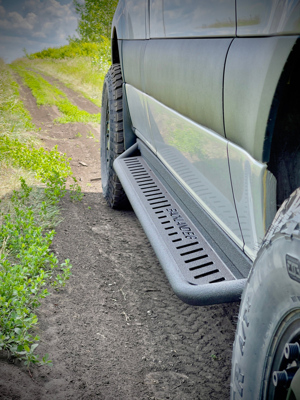 APEX - Side Steps - 144 - Drop Down - Shorter Driver Side - Aluminum
