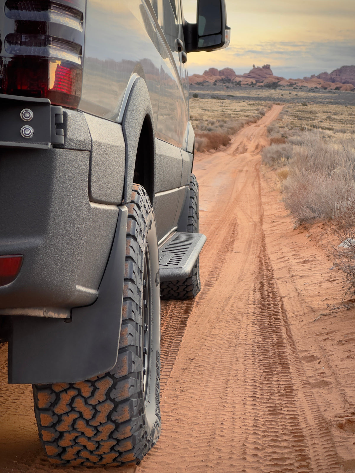 APEX - Rock Sliders / Side Steps - 170 - Regular - Steel - Short Driver Side